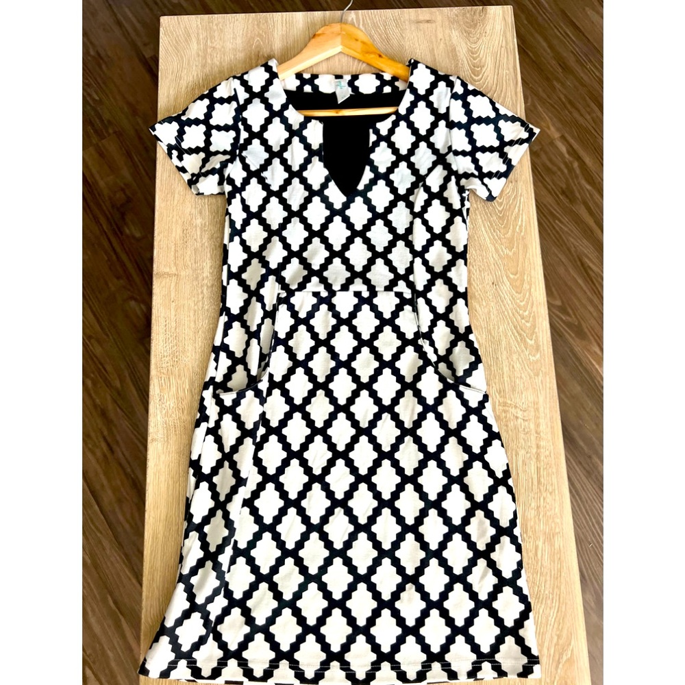 Womens Cap Sleeve Dress-Black/Cream-Size XS